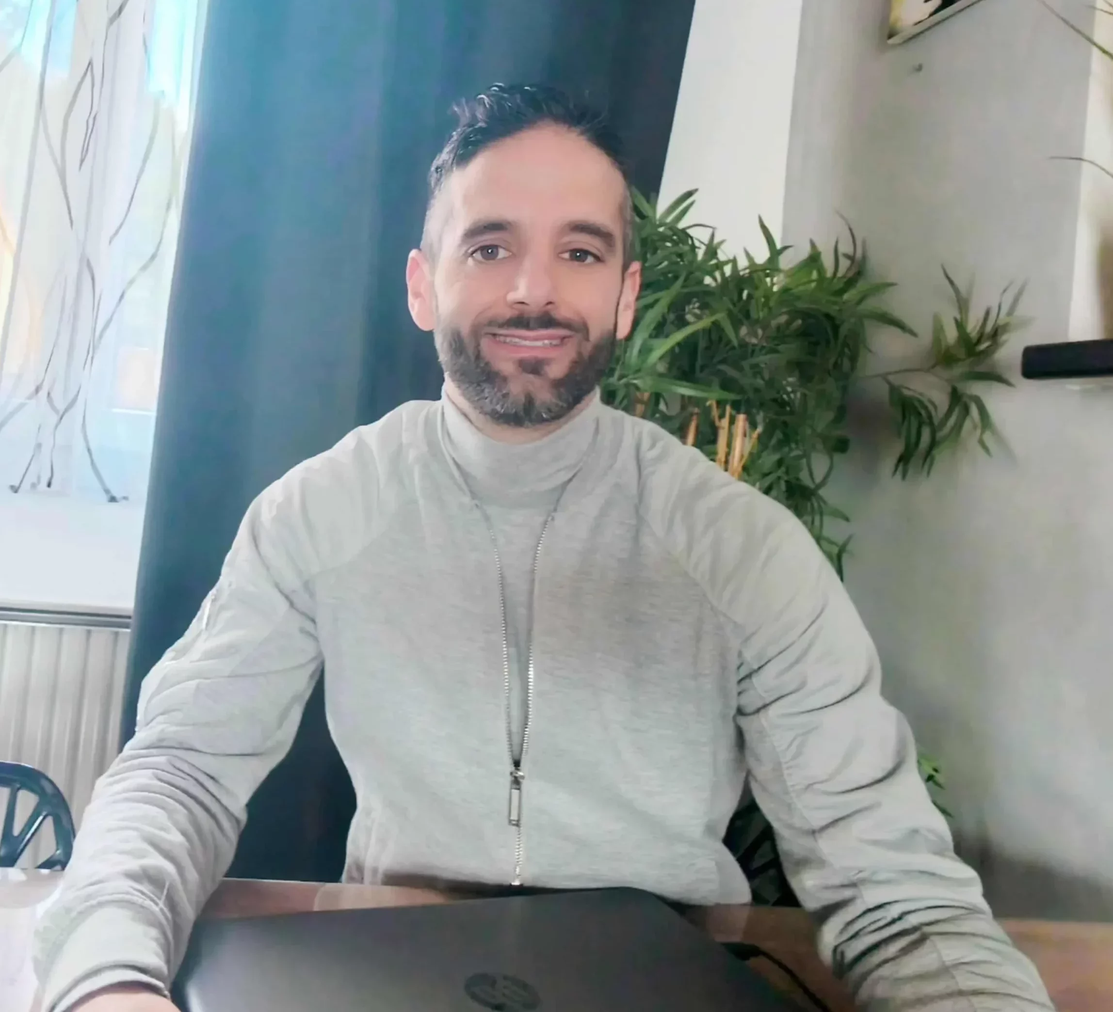 assistant administratif et numérique à domicile à Marseille. Coach en rangement à domicile à Marseille