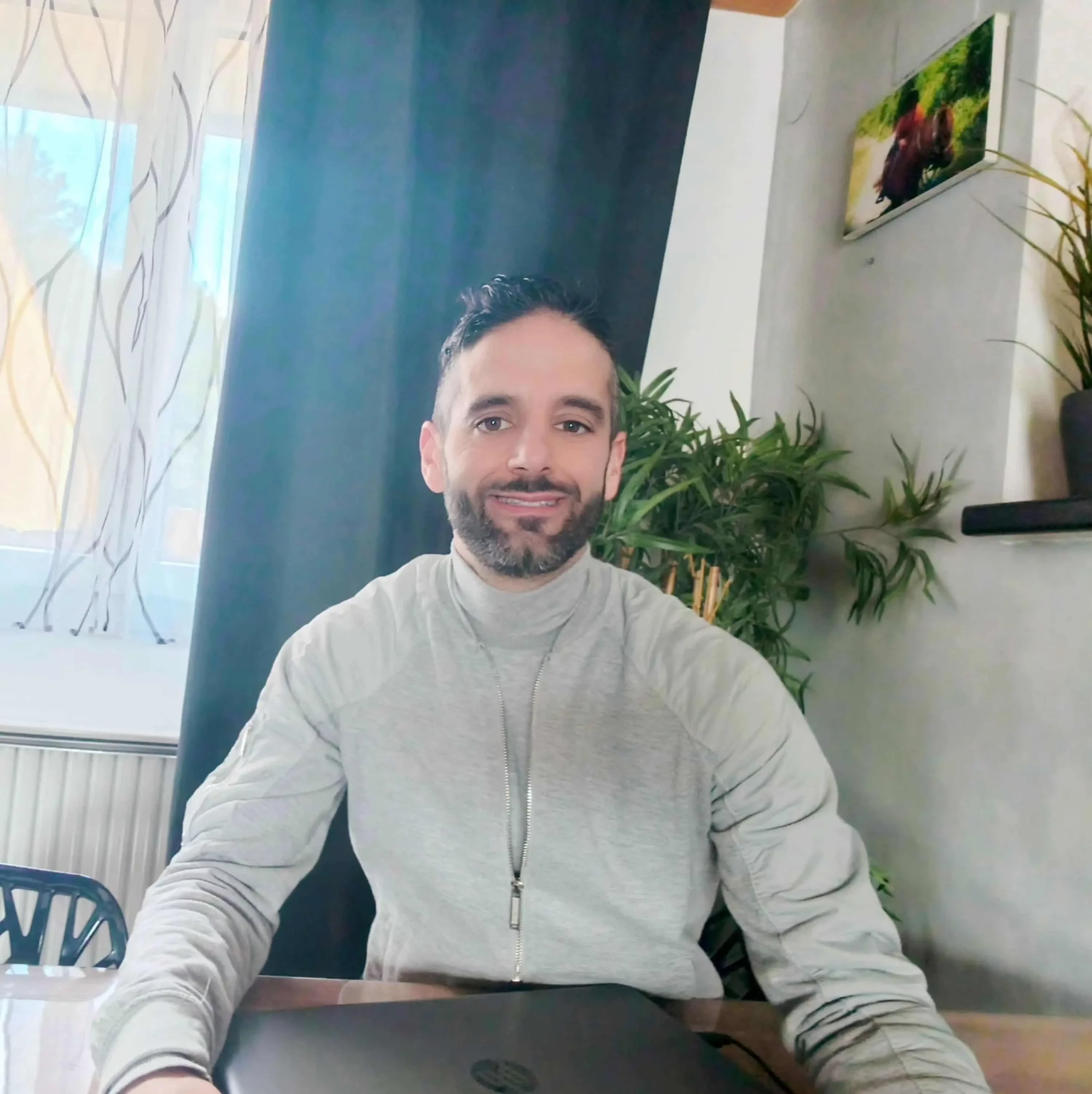 assistant administratif et numérique à domicile à Marseille. Coach en rangement à domicile à Marseille